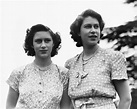 This stunning photo of the two sisters was taken in 1946. | Queen ...