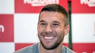 Lukas Podolski präsentiert auf Instagram zwei Katzen, die er zu ...