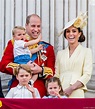 Filho de Kate Middleton e Príncipe William, Louis faz caras e bocas em ...