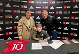 Kai Rooney signs for Manchester United aged 11 | Who Ate all the Pies