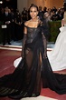 Kerry Washington en robe transparente noire à traîne drapée