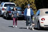 Photo : Ewan McGregor et sa fille Jamyan promènent leur chien pendant l ...