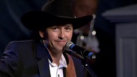 Ty England Performs 'Stick to your Guns' at the Oklahoma Hall of Fame ...