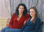 10 Lessons in Motherhood Alexis Bledel Can Use From Lorelai Gilmore - E ...