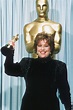 1990 KATHY BATES with her Oscar earned for her performance in the movie ...