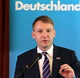 André Poggenburg: Landes-AfD bekräftigt „Deutschland den Deutschen“ - WELT