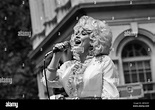 Dolly parton concert Imágenes de stock en blanco y negro - Alamy
