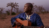 EN LIVE : Ismaël Lô, la légende du folk africain