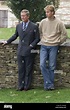 El Príncipe Guillermo está con su padre, el Príncipe de Gales, en los ...