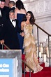 Amal Clooney, espectacular con un vestido de flecos dorado de Versace ...
