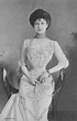 1905 Queen Maud showing tiny waist | Grand Ladies | gogm