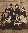 La reina Victoria con su nuera y sus nietos, c1880 1935
