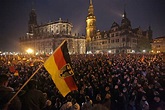 Jahrestag von Pegida in Dresden: Böller, Brandreden, Hass - Politik ...
