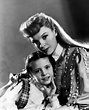 Margaret O'Brien and Judy Garland - MEET ME IN ST. LOUIS | Judy garland ...