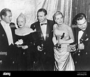 1955 ACADEMY AWARDS de l : Bob Hope, Bette Davis, Marlon Brando (sur le ...