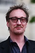 David Thewlis — Biografi Aktor, Film, Penghargaan & Fakta