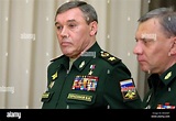 Russische Generalstabschef der Streitkräfte Valery Gerasimov, Links ...