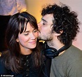 Kristen Wiig gets a kiss from her drummer lover Fabrizio Moretti ...