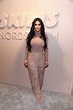 Kim Kardashian lanza mascarillas sanitarias en Instagram con SKIMS | Vogue