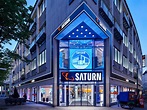 Saturn in Köln: Roboter, VR und digitaler LED-Walk | stores+shops