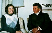 Motivul pentru care Elena Ceaușescu lipea scotch în cada soțului ei ...