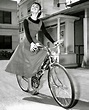 22 Interesting 1950s Classic Photos of Hollywood Actresses Ride Their ...