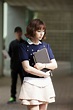 bnt新聞訊 韓星李敏貞在新劇「BIG」中飾演教師的劇照被公開，清新可愛的教師裝扮與學生們的親切合影，引人視線。