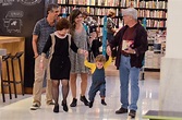 Prestes a se aposentar, Sérgio Chapelin aproveita passeio no shopping ...