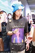 組圖：王琳凱戴藍色毛線帽酷趣現身機場 引粉絲熱情圍拍 - 新浪香港