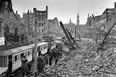 Enormous 360-degree panoramic picture of Dresden after Allied bombing ...