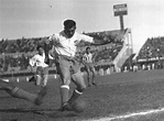 Una vuelta por el pasado: Atilio García, el máximo goleador de la ...