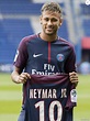 Neymar Jr en conférence de presse au Parc des Princes pour son entrée ...