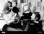 Jane Birkin, Serge Gainsbourg y sus hijos Kate Barry (hija de Jane's ...