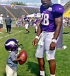 Awww: Adrian Peterson Jr. visits dad at Vikings training camp (pics)