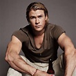 Chris Hemsworth Body Measurements - Celebrity Bra Size, Body ...