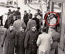 Un viaggiatore del tempo nel 1943? La foto diventa virale – La Voce di ...