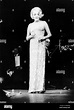 Marlene Dietrich-Schauspielerin auf der Bühne im Wimbledon-Theater ...