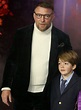 Photo : Guy Ritchie et son fils Rafael - Les célébrités assistent à la première de "Frozen 2" à ...