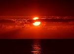 Rote Sonne: Darum strahlt die Sonne in diesen Tagen rot! - STARZIP