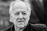 Werner Herzogs memoires ‘Ieder voor zich en God tegen allen’ barsten ...