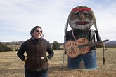 Will-Hay Nelson: Woman creates hay bale replica of Willie Nelson