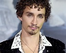 Robert Sheehan: 16 facts you didn't know about The Umbrella Academy ...