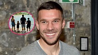 Lukas Podolski postet seltenes Foto mit der ganzen Familie
