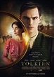 Protagonisti in posa nel poster italiano di Tolkien, il biopic di Dome ...