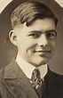 Young Ernest Hemingway...that mischievous look though : r/VintageLadyBoners