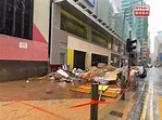 倒塌棚架已搬至行人路 雅蘭中心附近馬路暢通 - 新浪香港