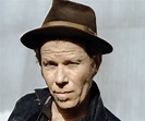 Tom Waits Biography - Facts, Childhood, Family Life & Achievements