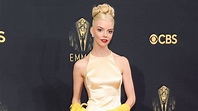 Anya Taylor-Joy revive el Hollywood dorado en los Premios Emmy 2021 ...