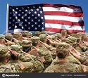 Soldados Americanos Saludando Bandera de los Estados Unidos, concepto ...