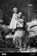 La reina Guillermina de los Países Bajos con su hija Juliana, 1912 ...